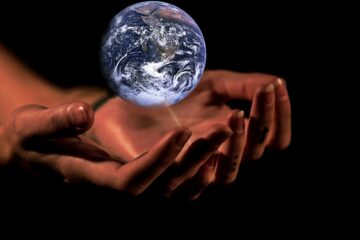 Jorden beskyttet af hænder